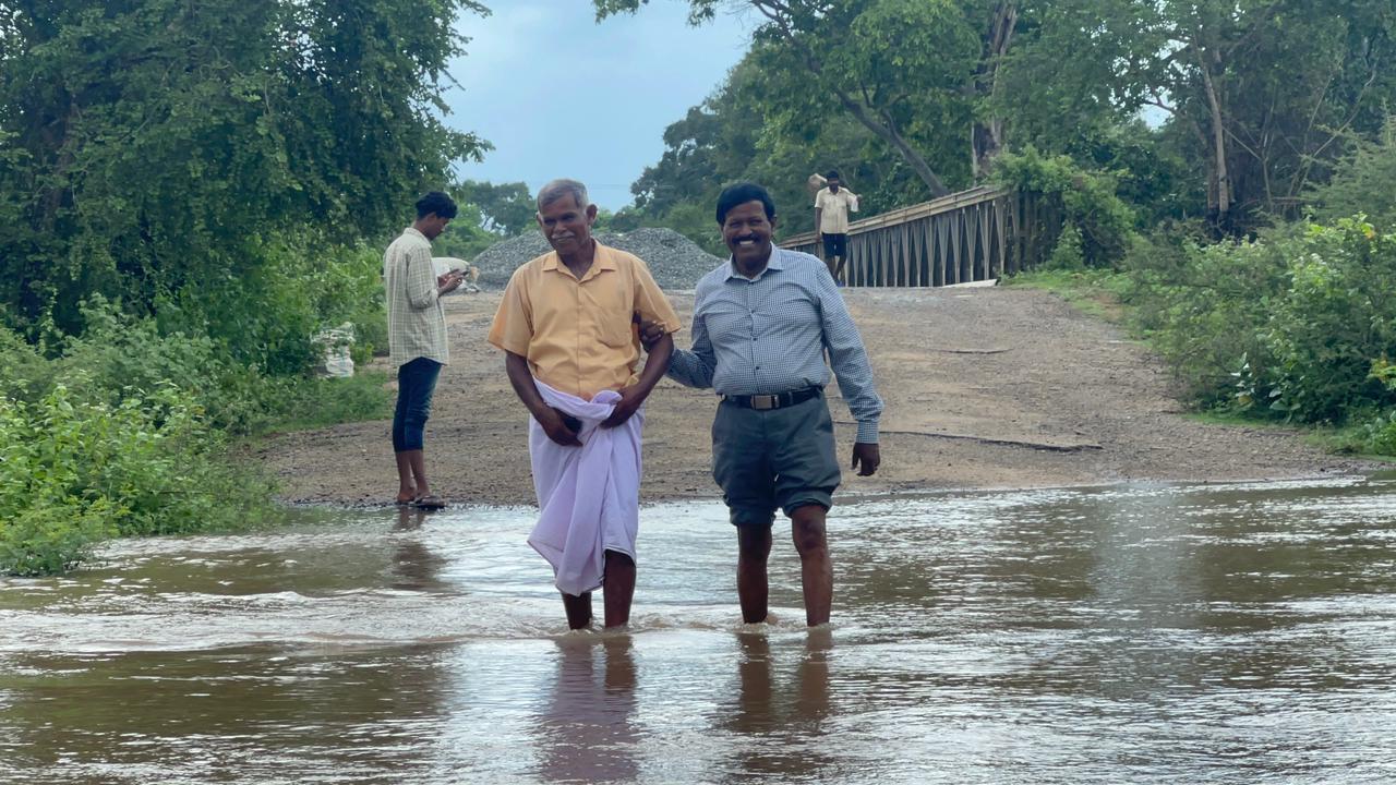 பாராளுமன்றத்தினை தொடர்ந்து மக்களுக்காக சிராட்டிகுளம் கிராமத்தில் து.ரவிகரன்!